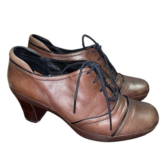 Clarks Artisan Brown Leather Heeled Booties Women’s Size 7.5‎ - Picture 2 of 7